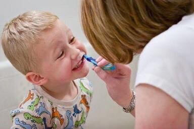 Bàn chải đánh răng Oral B chạy bằng Pin cho trẻ em
